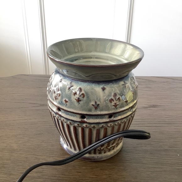 NEW Scentsy Warmer In Charlemagne Authentic - Picture 10 of 15
